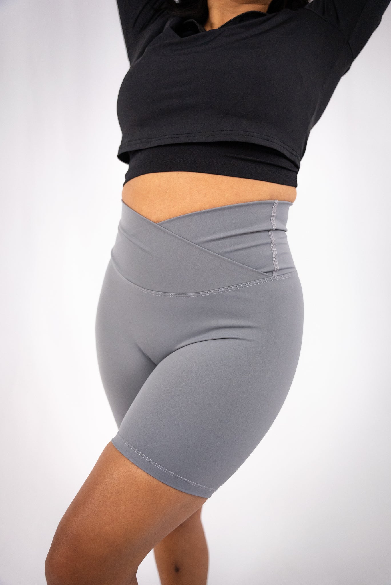 Cross Cloud Shorts | Silver